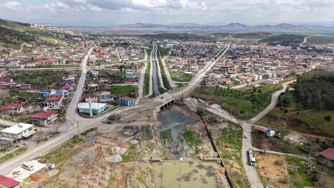 Kahramanmaraş'ta Türkoğlu Şekeroba Mahallesi'ne 10 Milyon TL'lik modern köprü