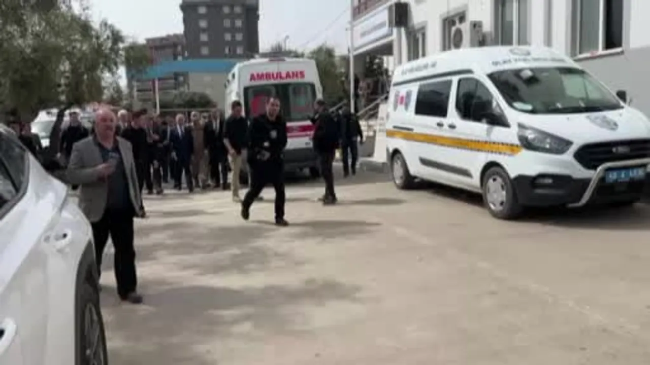 Kahramanmaraş Valisi Ünlüer: Okuldaki silahlı saldırıda 4 kişi yaşamını yitirdi