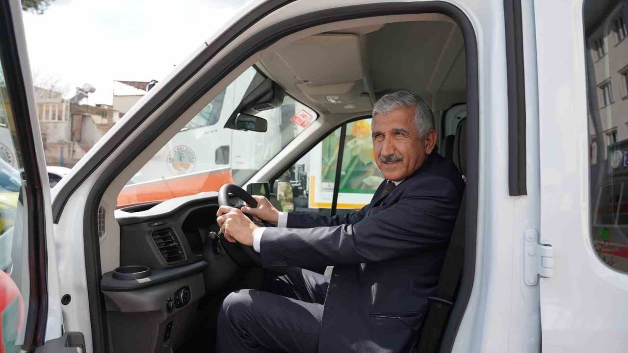 Kahta Belediyesi araç filosunu güçlendiriyor: Filoya 2 yeni araç eklendi, toplam 40'a ulaşıldı