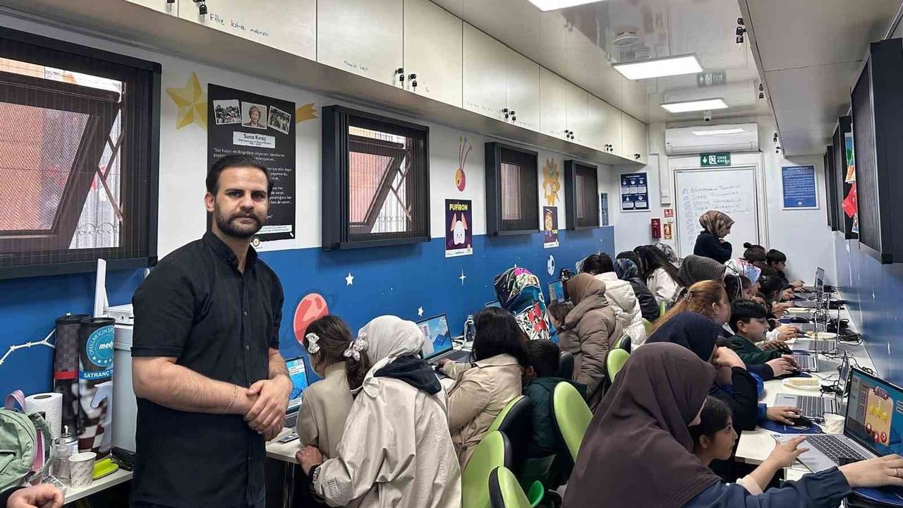 Kahta'da kodlama ve dijital farkındalık etkinliğinde veliler ve öğrenciler bir araya geldi