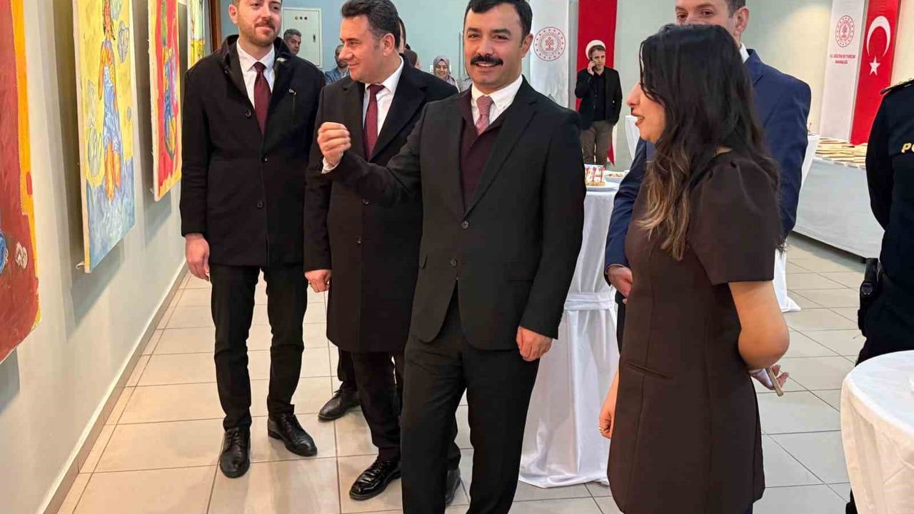 Kahta'da Rukiye Peyzo'nin 'Sanat ve Çevre' Temalı Solo Sergisi İlgi Gördü