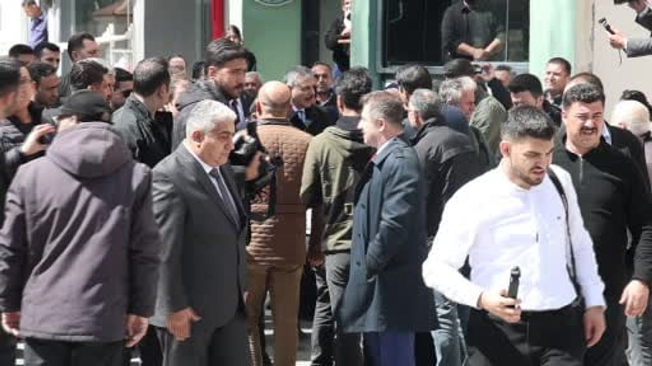 Kalp krizi sonucu yaşamını yitiren Uzman Çavuş Musa Dağ’ın annesi oğlunun şehit sayılmasını talep etti