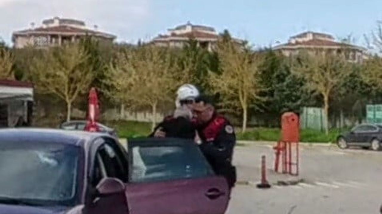 Kandıra'da jandarmanın hızlı müdahalesi kalp krizi geçiren sürücüyü hastaneye ulaştırdı