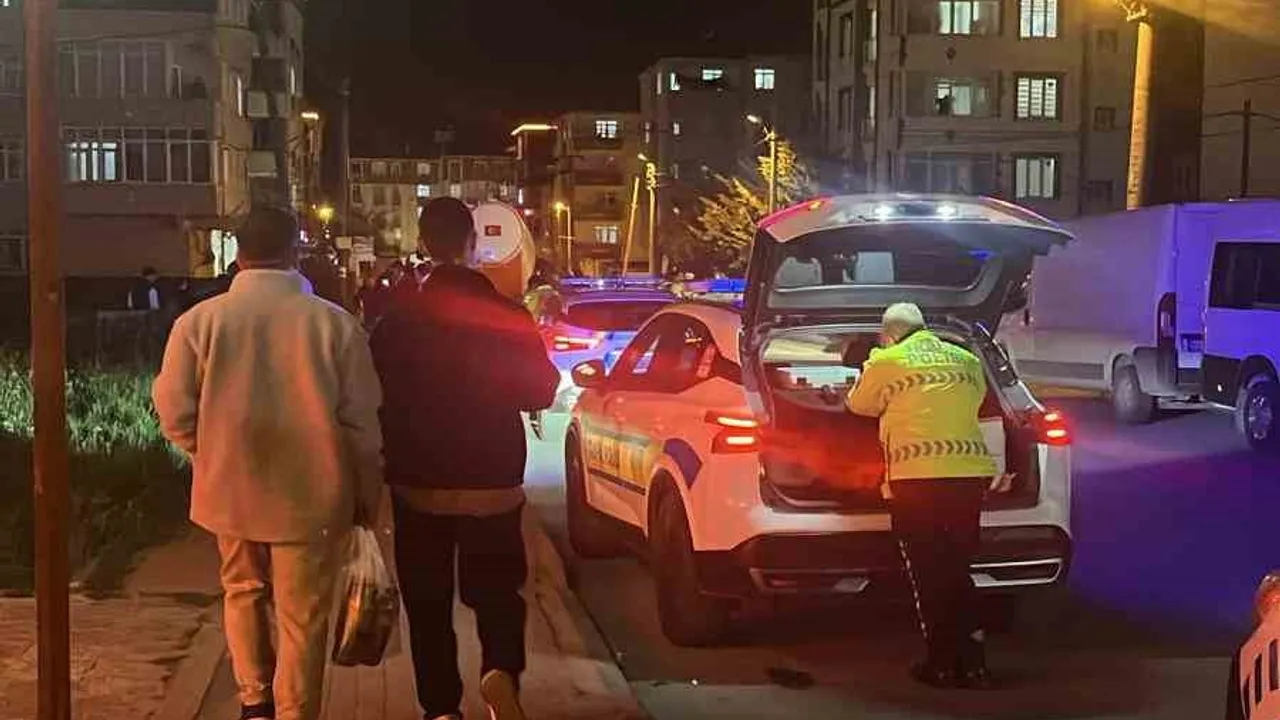 Kapaklı'da toplu taşıma aracı ile otomobil çarpıştı: 9 kişi hafif yaralandı