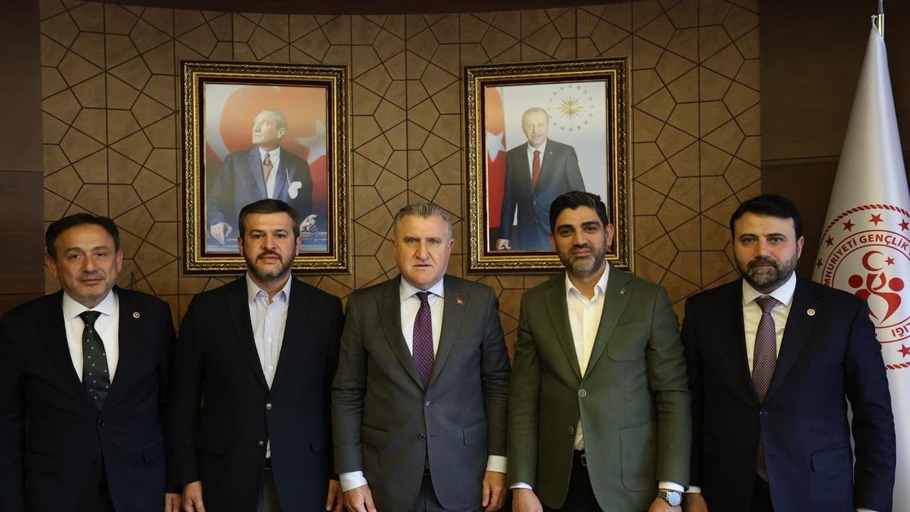 Karabük heyeti Gençlik ve Spor Bakanı Osman Aşkın Bak'ı ziyaret etti
