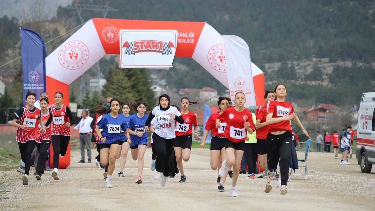 Karabük'te ANALİG Atletizm Kros 1. Etapı Tamamlandı: 9 ilden 250 Sporcu Yarıştı