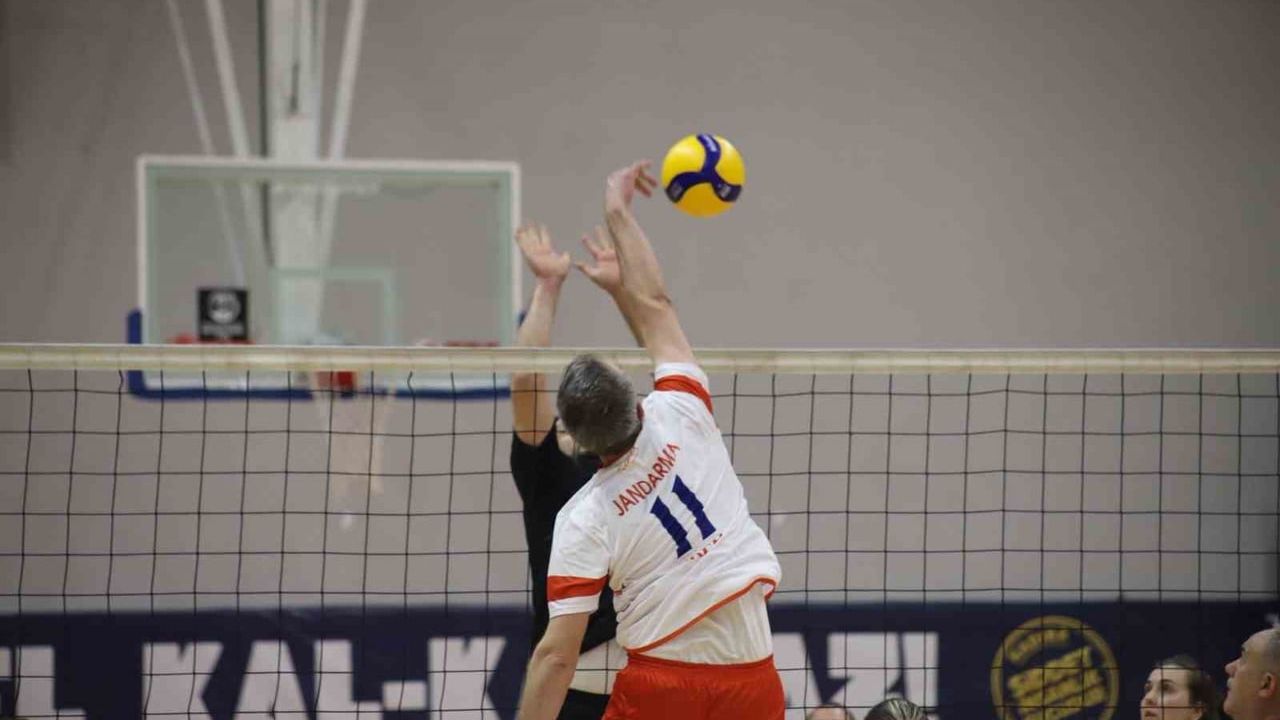 Karabük’te Gençlik Haftası Kurumlar Arası Voleybol Turnuvası başladı