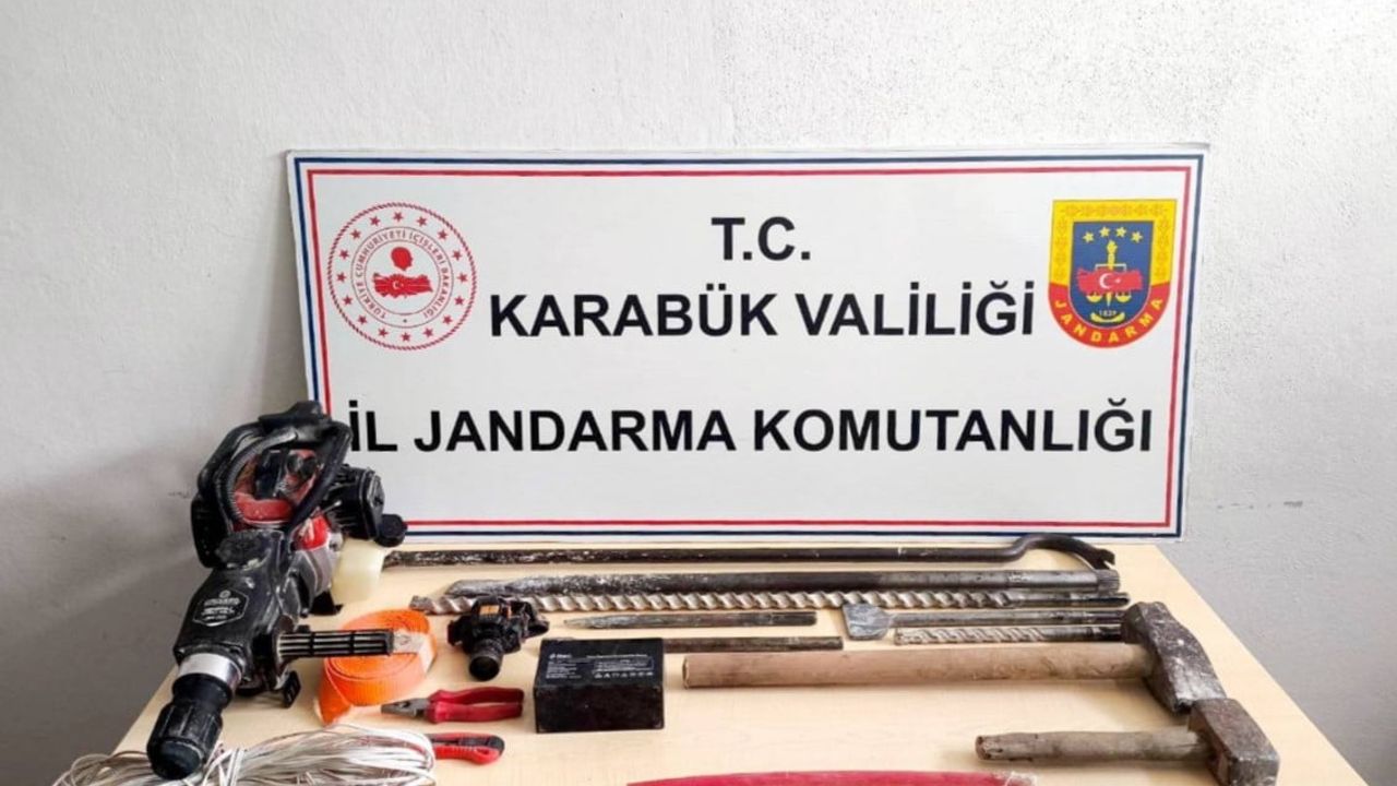Karabük'te Jandarma Operasyonları: Uyuşturucu ve İzinsiz Kazı Suçlamalarıyla 5 Şüpheli Adliyeye Sevk Edildi