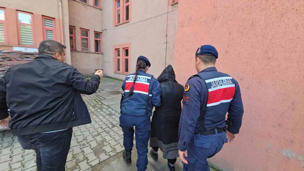 Karabük’te tartışma sonrası eşini av tüfeğiyle öldüren kadın adliyeye sevk edildi