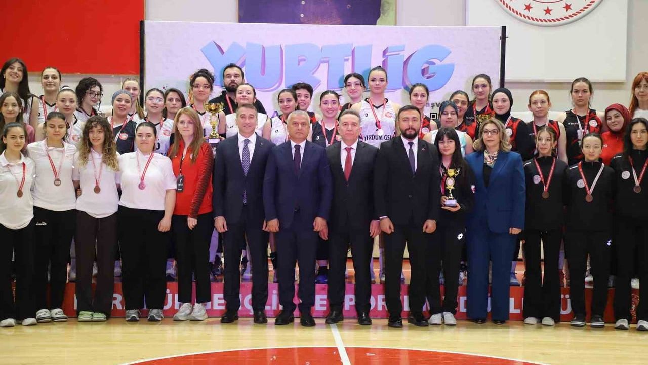 Karabük'te Yurt Lig Voleybol Karadeniz Grup (1) Müsabakaları Sona Erdi: Kastamonu Şampiyon