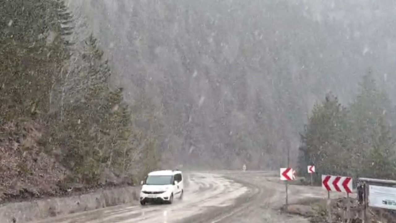 Karabük'ün yüksek kesimlerinde kar yağışı yeniden etkili oldu