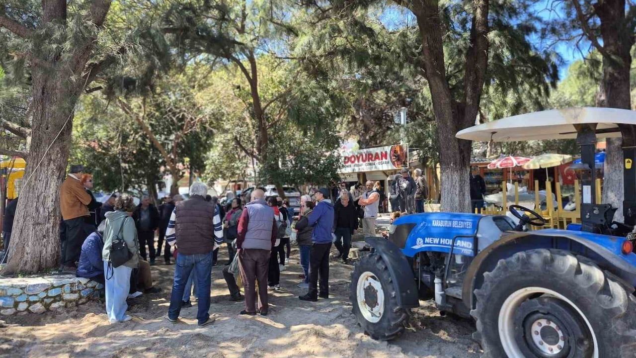 Karaburun’da Nergis Çay Bahçesi düzenlemesine tepki: STK ve siyasi partiler itiraz dilekçelerini belediyeye teslim etti