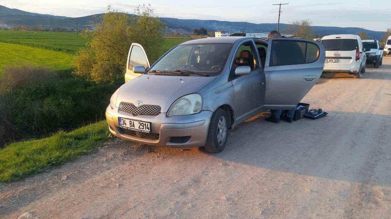 Karacabey'de Park Halindeki Araç Yakınında 28 Yaşındaki Kişi Ölü Bulundu