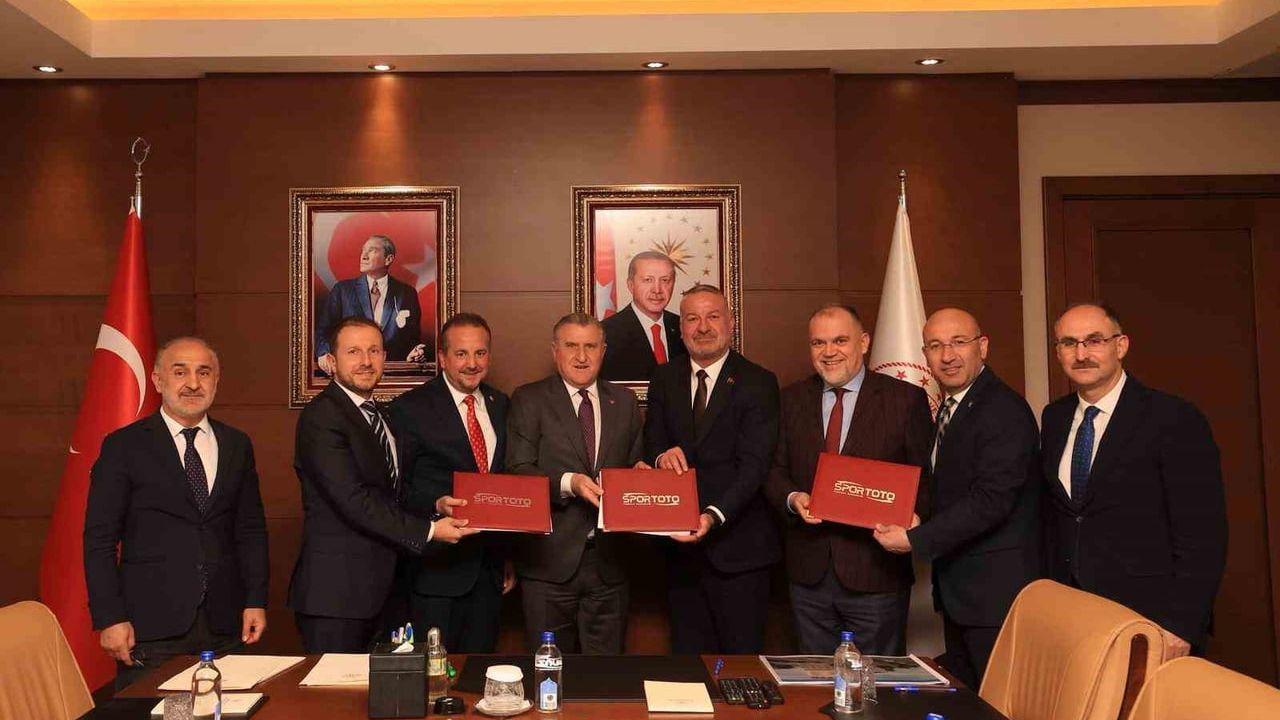 Karacabey'e 100 milyon liralık spor yatırımı: Yarı olimpik havuz, antrenman sahası ve 3 halı saha