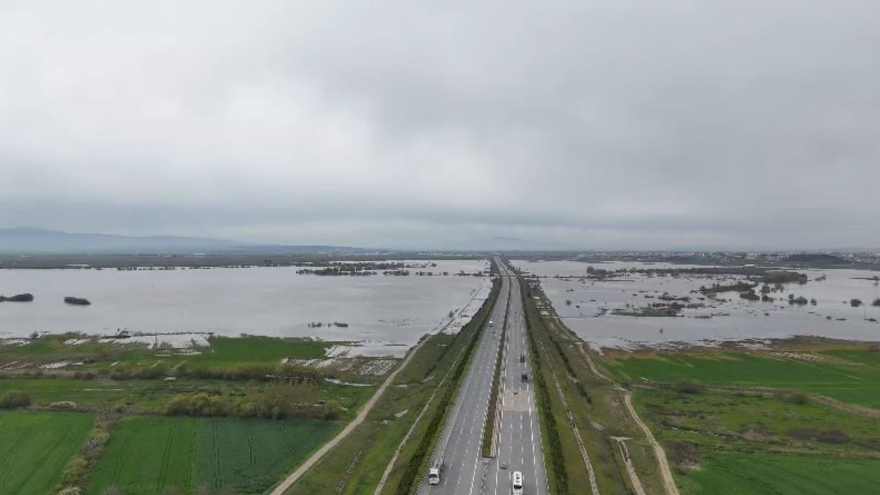Karacabey Ovası'nda Taşkın: 10 Bin Dönümün Üzerinde Tarım Arazisi Sular Altında