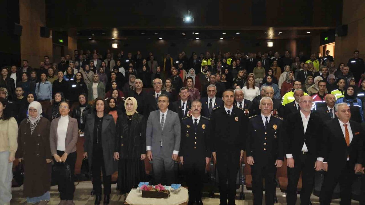 Karaman'da 'En İyi Narkotik Polisi Anne' Semineri Yoğun Katılımla Gerçekleşti