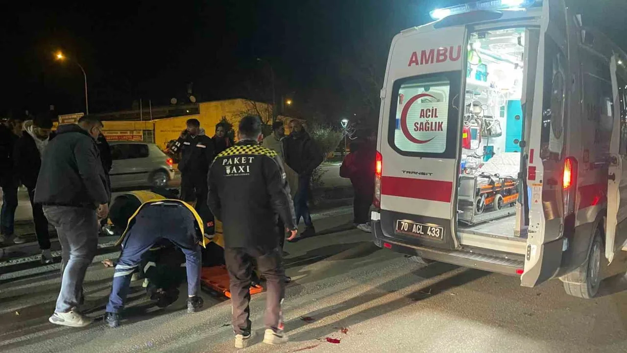 Karaman'da hafif ticari araç üniversite öğrencisine çarptı: 3 yaralı