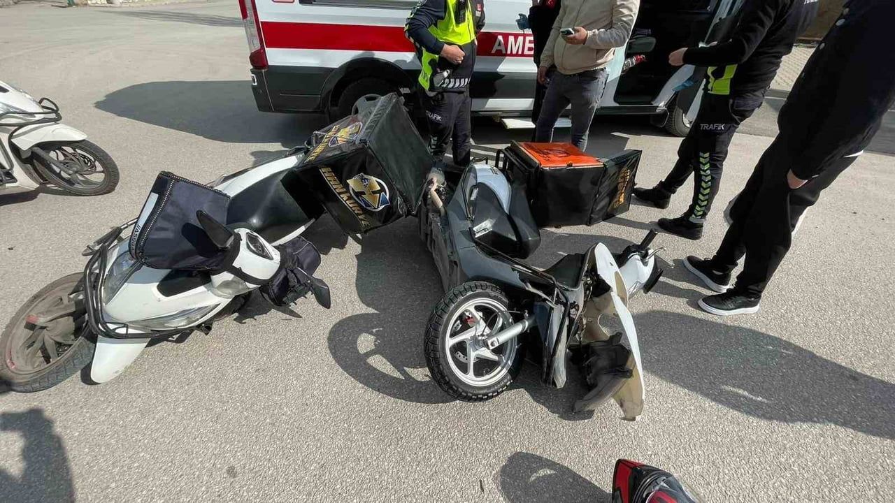 Karaman'da iki motokuryenin çarpışması: 2 yaralı
