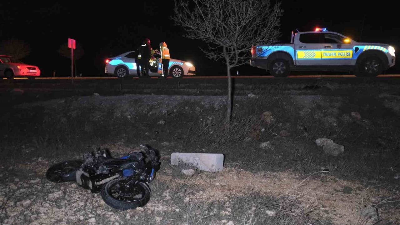Karaman'da motosiklet minibüse arkadan çarptı: Sürücü 70 metre sürüklendi, 1 yaralı