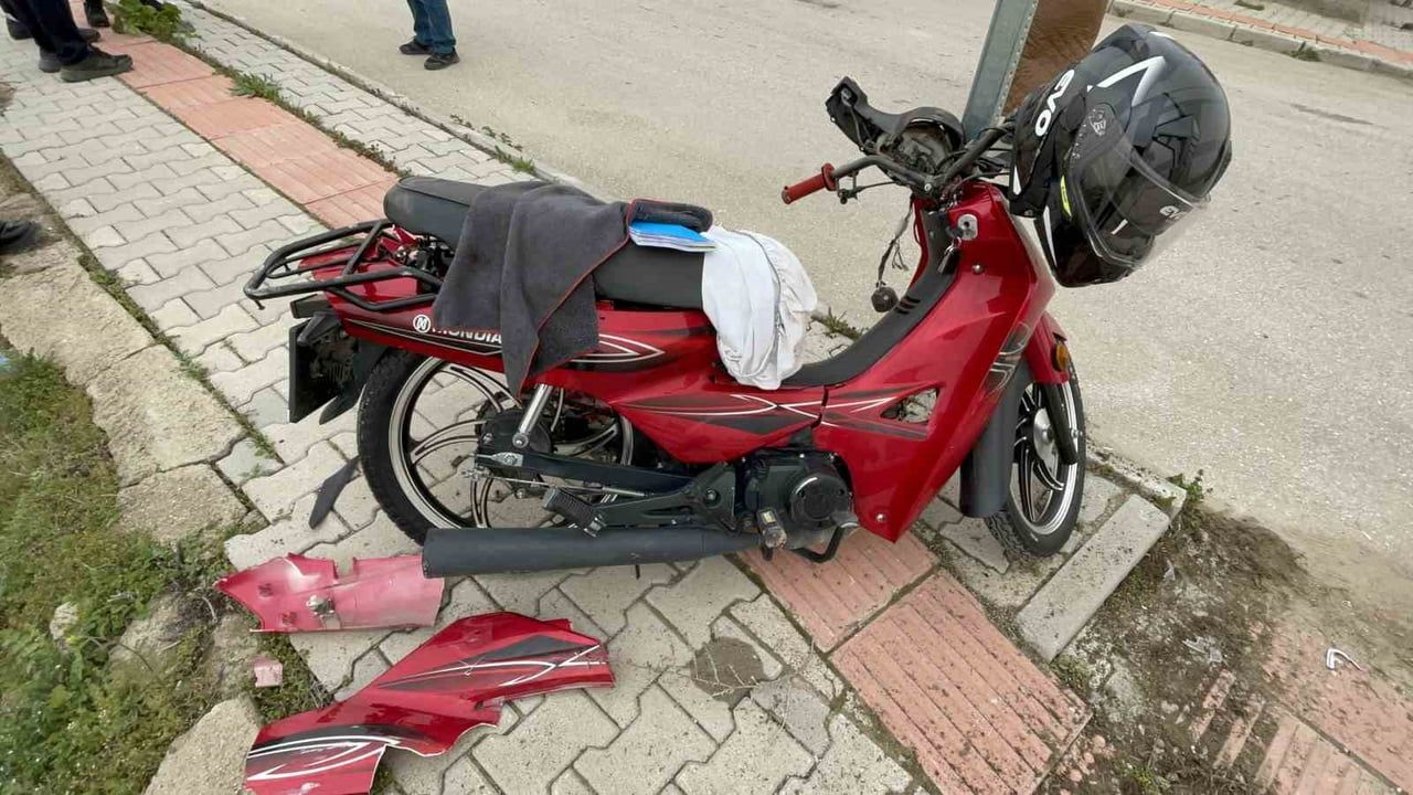 Karaman'da otomobil ile motosiklet çarpıştı: 16 yaşındaki sürücü yaralandı