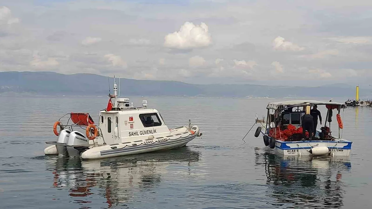Karamürsel'de 'kaçak midye' ihbarı: Sahil Güvenlik ekipleri tekneyi kontrol etti, ihbar asılsız çıktı