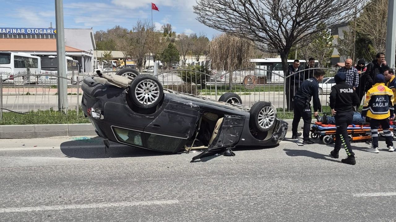 Karapınar’da kontrolden çıkan otomobil takla attı: 2 kişi yaralandı
