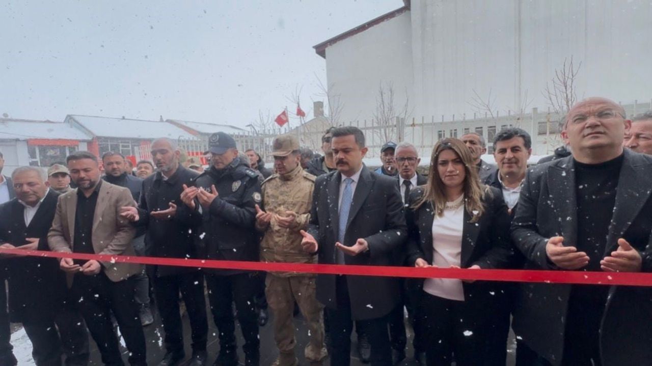 Karayazı'da Karayazı Esnaf Sosyal Kültür Yardımlaşma ve Dayanışma Derneği açıldı