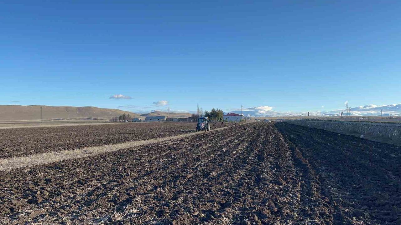 Kars’ta 2026 ekin sezonu başladı: Çiftçiler tarlalara döndü