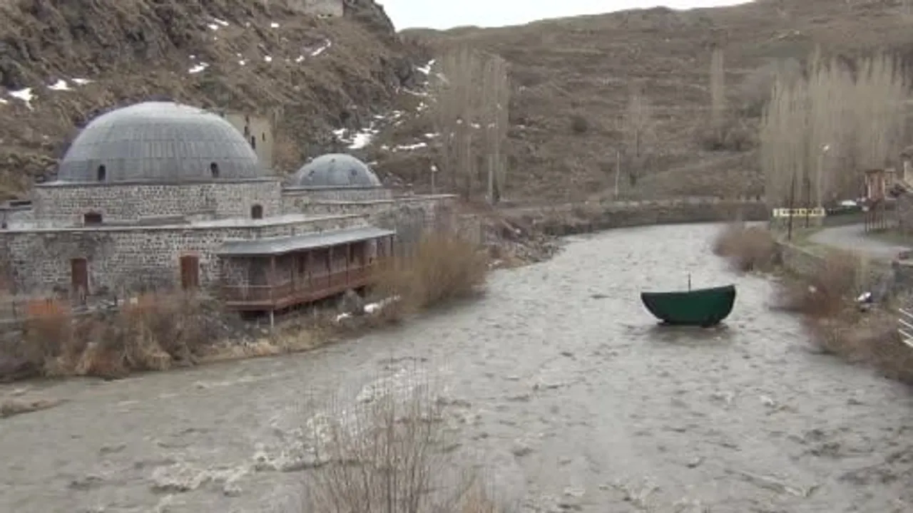 Kars’ta kar erimesi Kars Çayı debisini yükseltti, Meteoroloji sel uyarısı yaptı