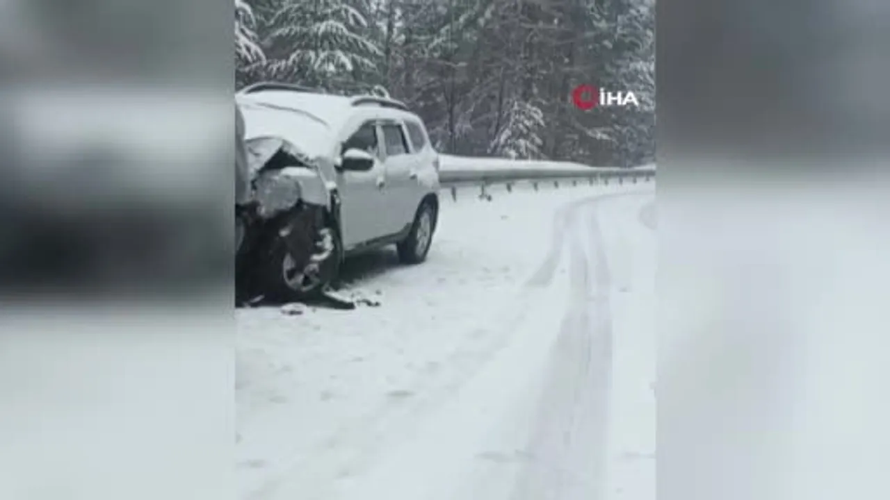 Kars'ta kar yağışı ulaşımı etkiledi: Sarıkamış-Karaurgan yolunda kaza, 1 kişi yaralandı