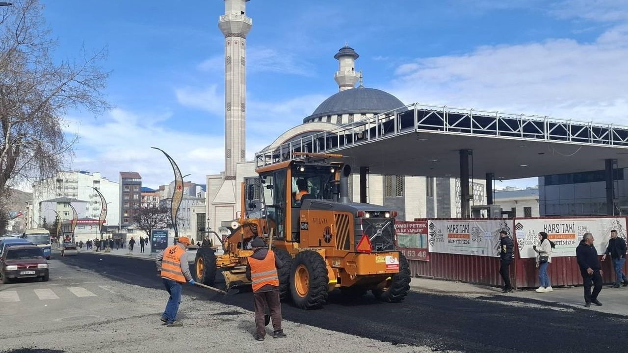 Kars'ta şehir içi yollar yenileniyor: Karayolları çalışmaları hızlandırdı