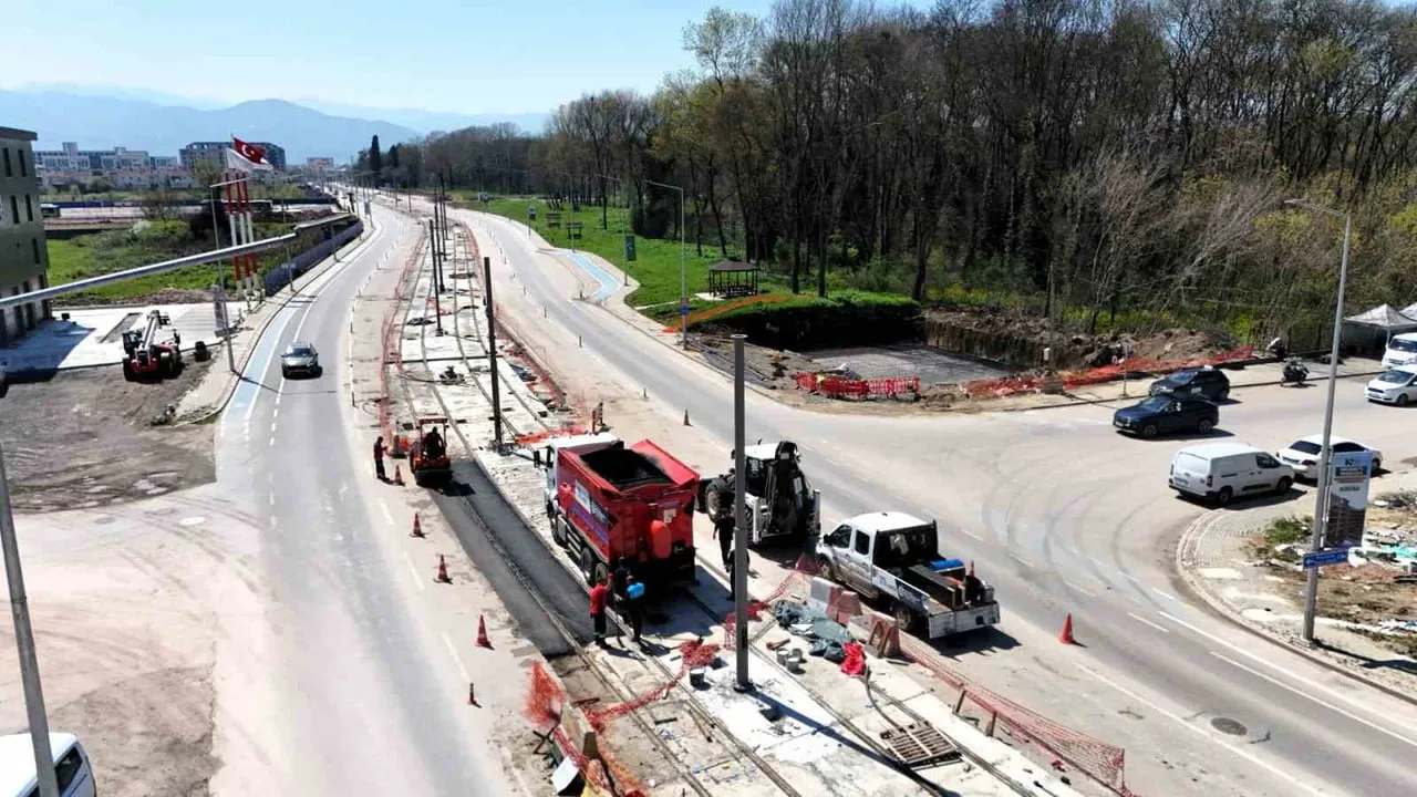 Kartepe Tramvay Hattı'nda Durak Montajları Başladı: Hat Üzerinde Önemli İlerleme