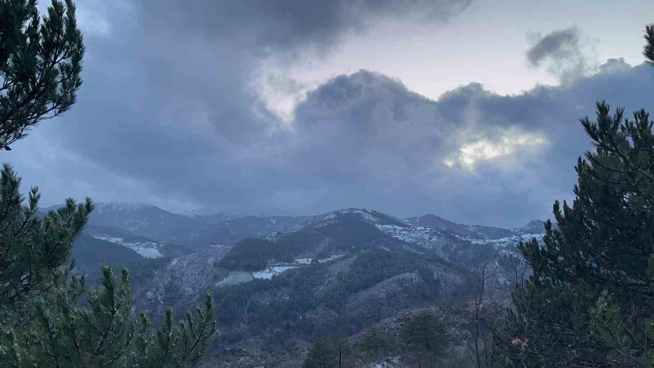 Kastamonu’da Yüksek Kesimlerde Kar Yağışı Etkisini Sürdürüyor