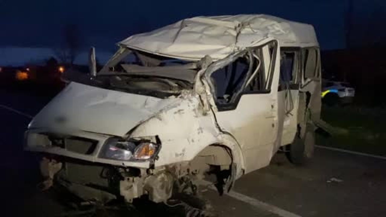 Kastamonu Taşköprü'de minibüs ile hafif ticari araç çarpıştı: 7 yaralı