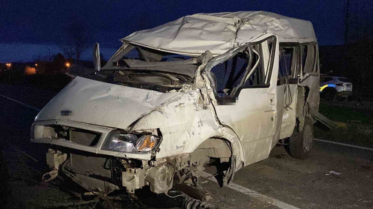 Kastamonu-Taşköprü yolunda minibüs ile hafif ticari araç çarpıştı: 7 yaralı