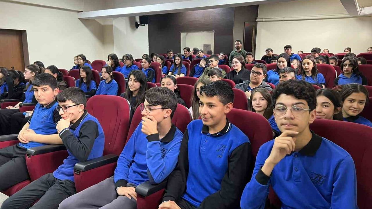 KATSO Başkanı Kadir Bozan, Kars Ziya Gökalp Ortaokulu Kariyer Günlerinde Öğrencilerle Buluştu