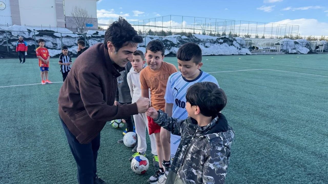 Kaymakam Enis Aslantatar Sarıkamış Gençlik Merkezi'ni Ziyaret Etti