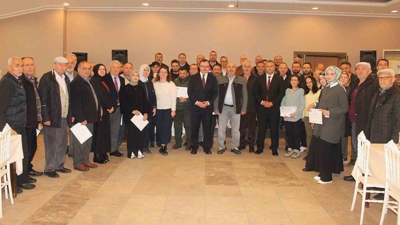 Kaynaşlı'da arıcılık ve aşılama kurslarını tamamlayan üreticilere sertifikaları verildi