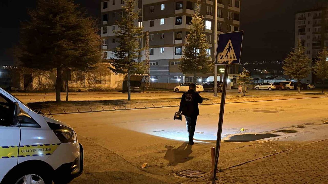 Kayseri'de bıçaklı kavga: Kocasinan'da ağabey-kardeş yaralandı