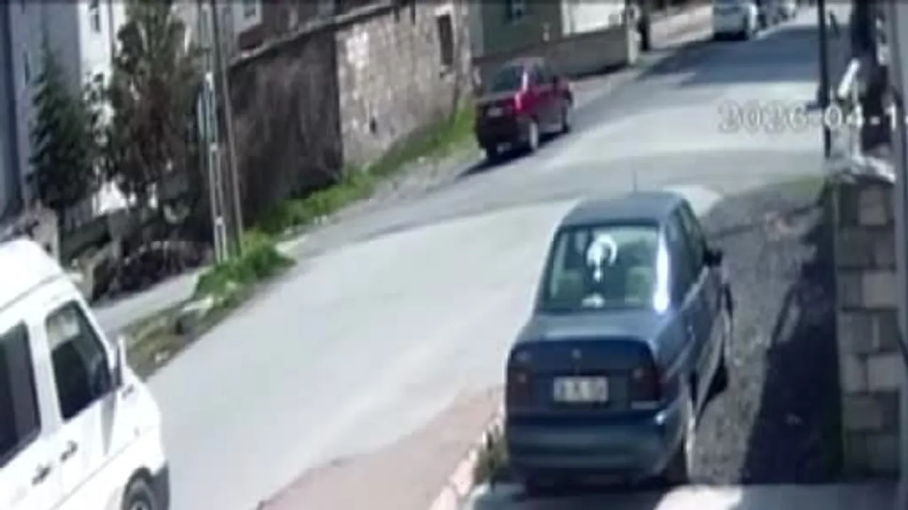 Kayseri’de iki servis minibüsünün çarpışması: 5 kişi yaralandı, kaza güvenlik kamerasında