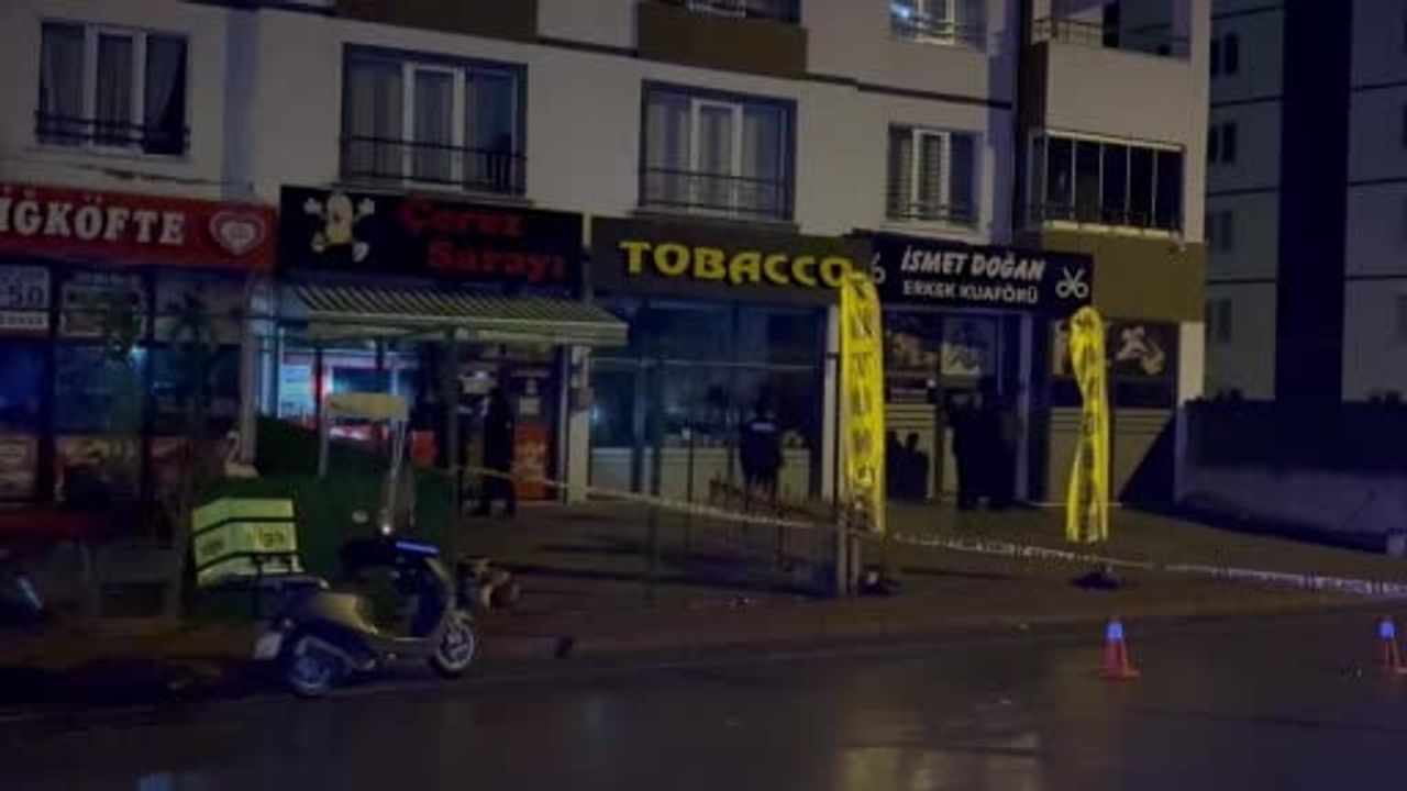 Kayseri'de otomobilden erkek kuaförüne ateş: Kurşunlar kuaför ve yanındaki kuruyemişçiye isabet etti