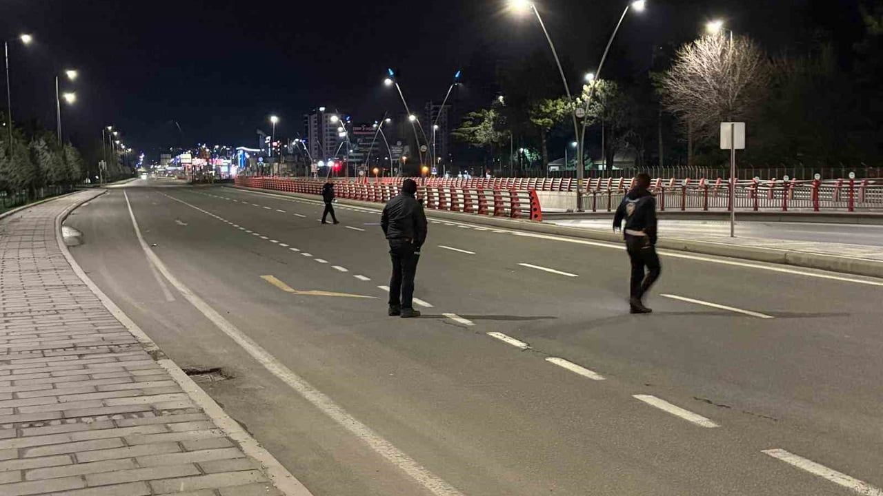 Kayseri'de polisten kaçarken yola attığı kağıttan uyuşturucu çıktı