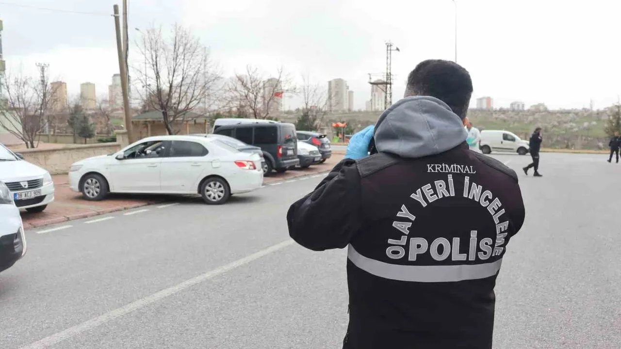 Kayseri'de silahlı kavga: Germir Mahallesi'nde araçlar kurşunlandı