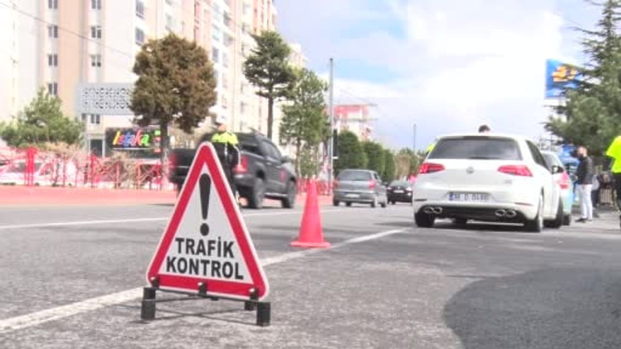 Kayseri'de siyah duman çıkaran otomobile 4 bin TL ceza, araç trafikten men edildi