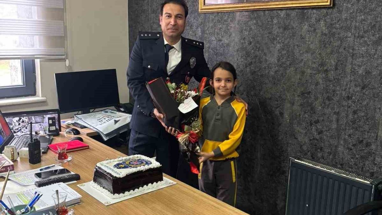 Kayseri'de Yıldırım Beyazıt Mahallesi'nden Polis Ekiplerine Davullu Zurnalı 181. Yıl Kutlaması