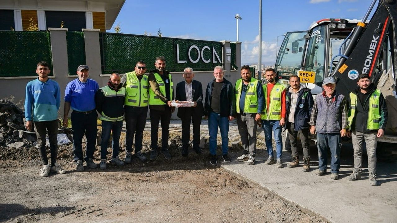 Kayseri: Dr. Memduh Büyükkılıç, Erenköy Ardıçtepe Caddesi'ndeki kot seviyesi düzenlemesini inceledi