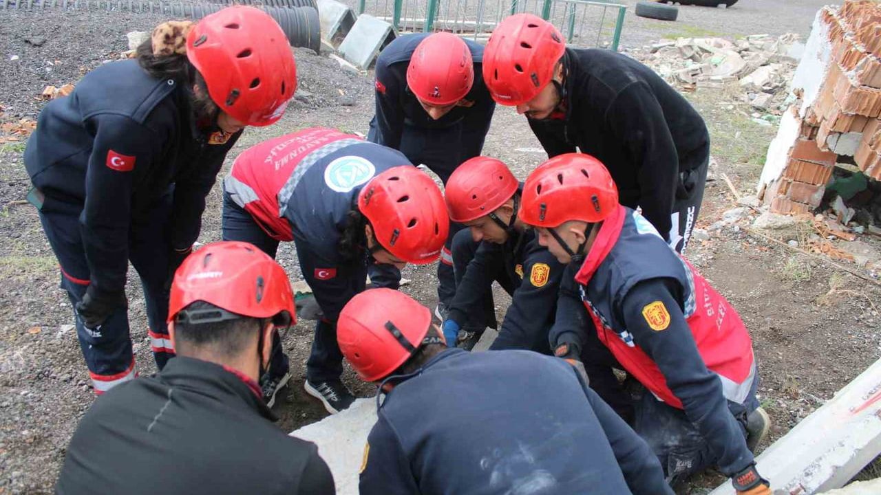 Kayseri öğrencileri Kıbrıs'taki Uluslararası Arama Kurtarma Oyunları'na hazırlanıyor