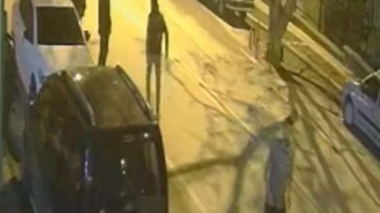 Kayseri Talas'ta bıçaklı kavga: 2 yaralı, olay anı güvenlik kamerasında kaydedildi