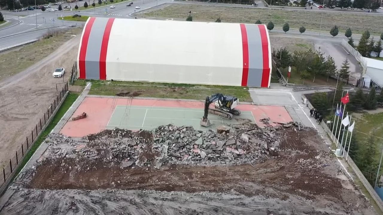 Kayseri'ye İki Yeni Kapalı Tenis Kortu Yapılıyor