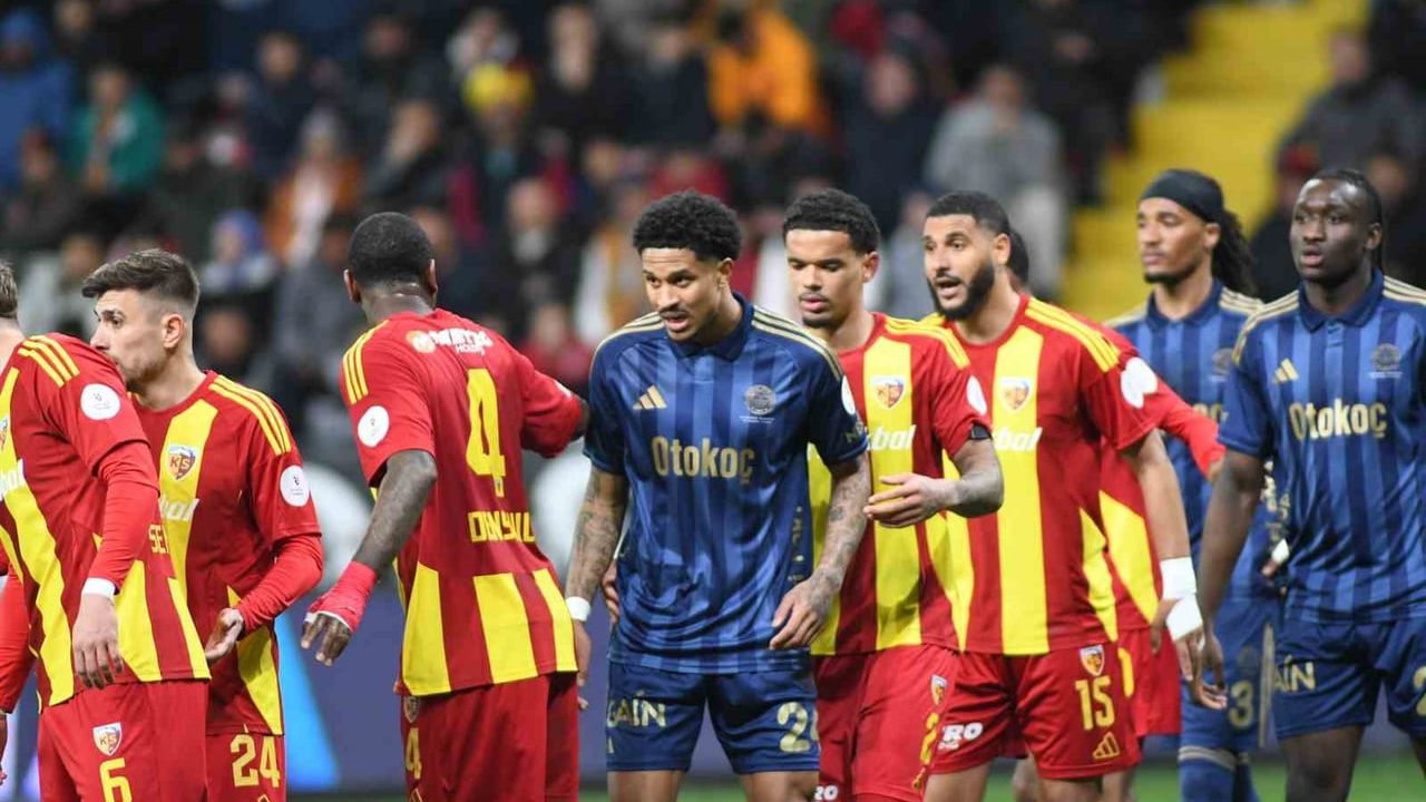 Kayserispor, evinde Fenerbahçe'ye 0-4 yenildi; galibiyet hasreti 6 maça çıktı